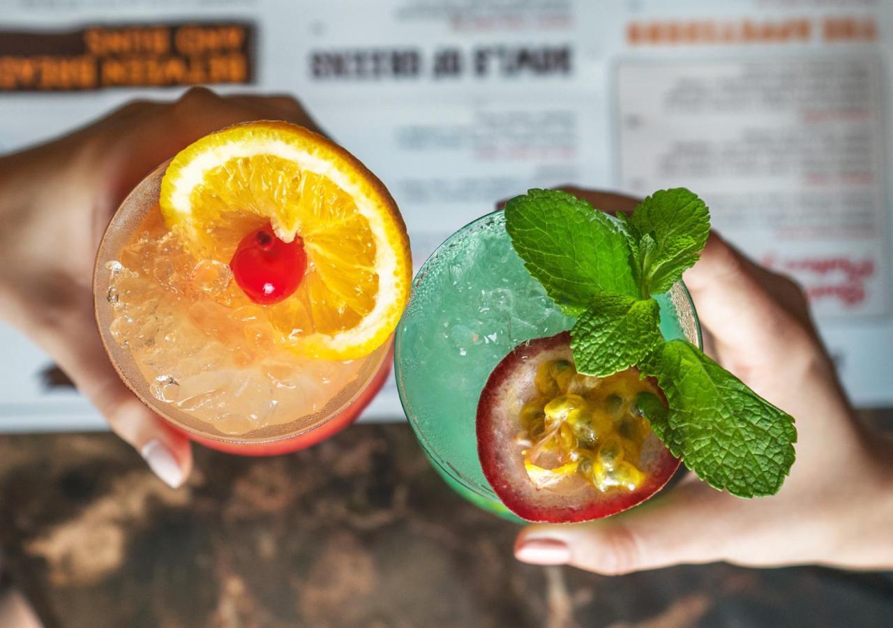 多哈罗塔纳城市中心酒店 外观 照片 Two cocktails
