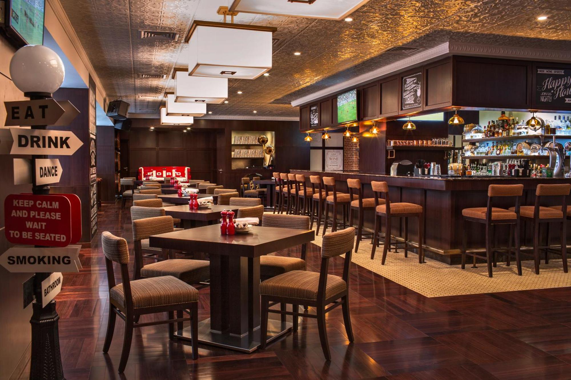 多哈罗塔纳城市中心酒店 外观 照片 The interior of a typical bar